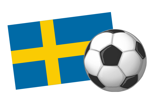 En svensk flagga bakom en fotboll.