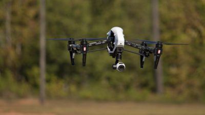 Drönare med kamera.