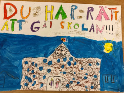 En skola under texten "Du har rätt att gå i skolan"